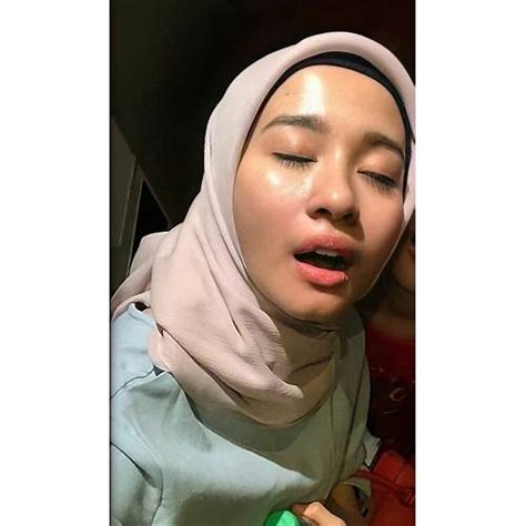 Jilbab Nyepong Porn Videos .